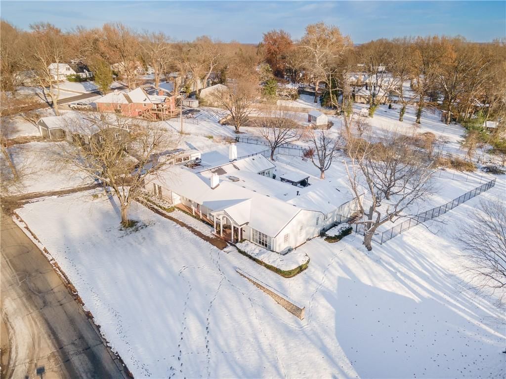 801 E Red Road — photo 41