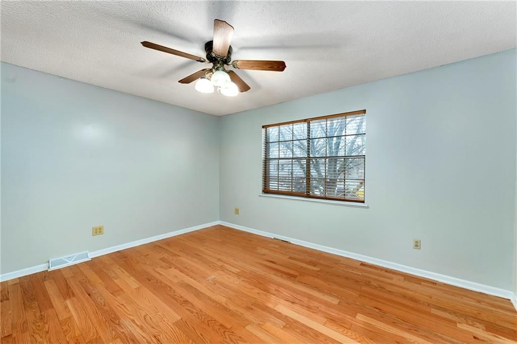 1904 Karlton Way — photo 9
