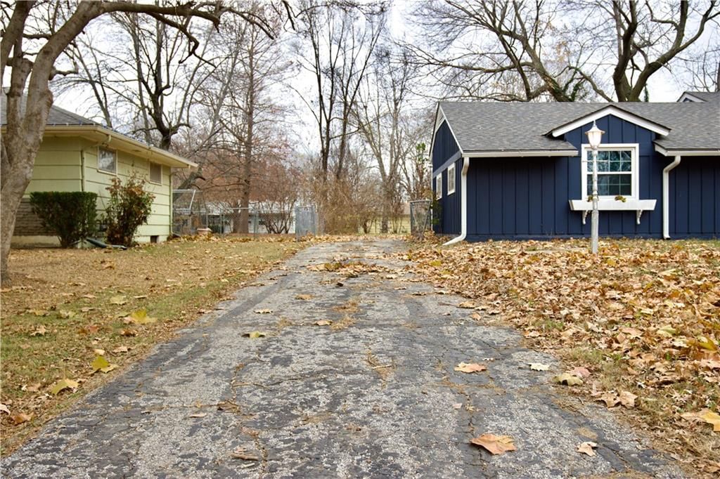 6121 Hunter Street — photo 3