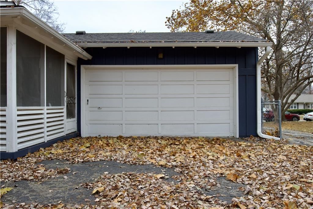 6121 Hunter Street — photo 4