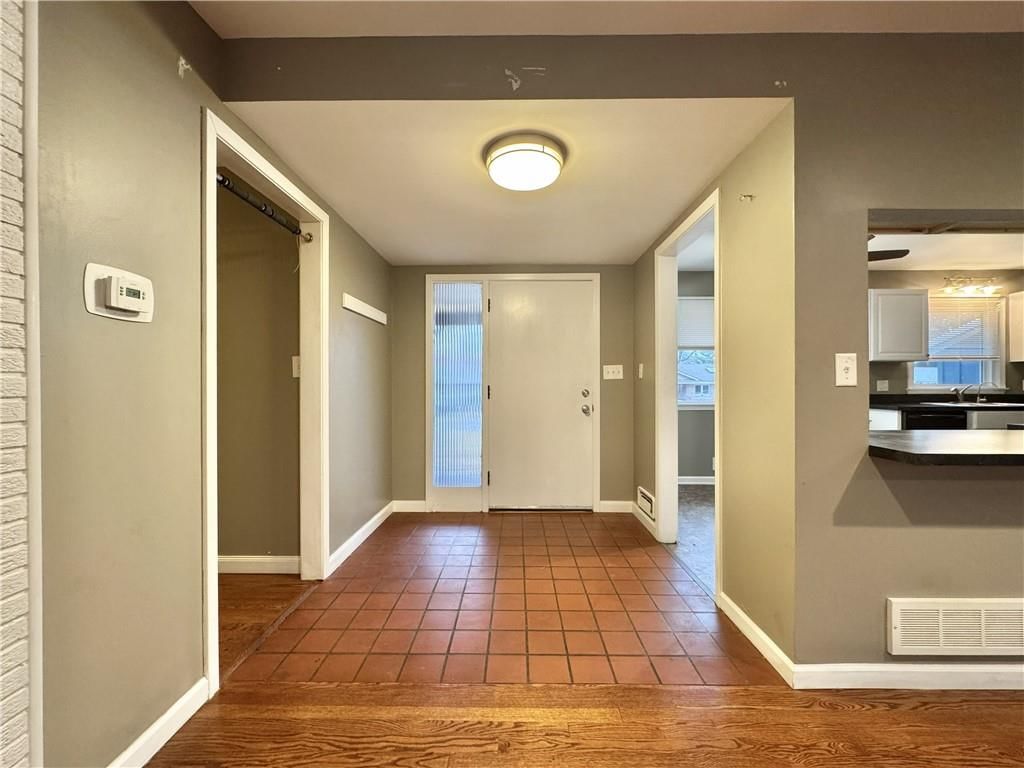 6121 Hunter Street — photo 5