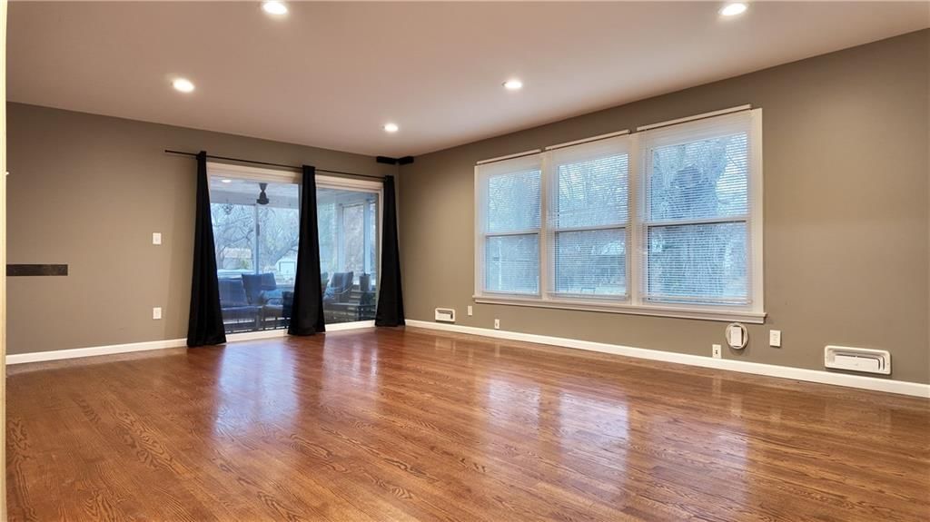 6121 Hunter Street — photo 11