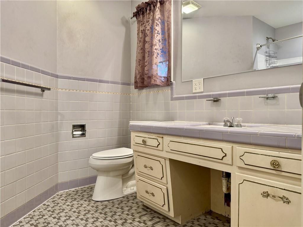 6121 Hunter Street — photo 24