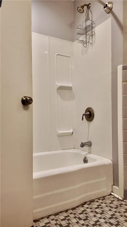 6121 Hunter Street — photo 25
