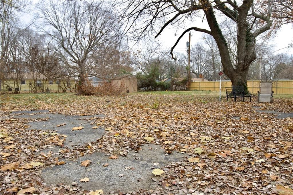 6121 Hunter Street — photo 31