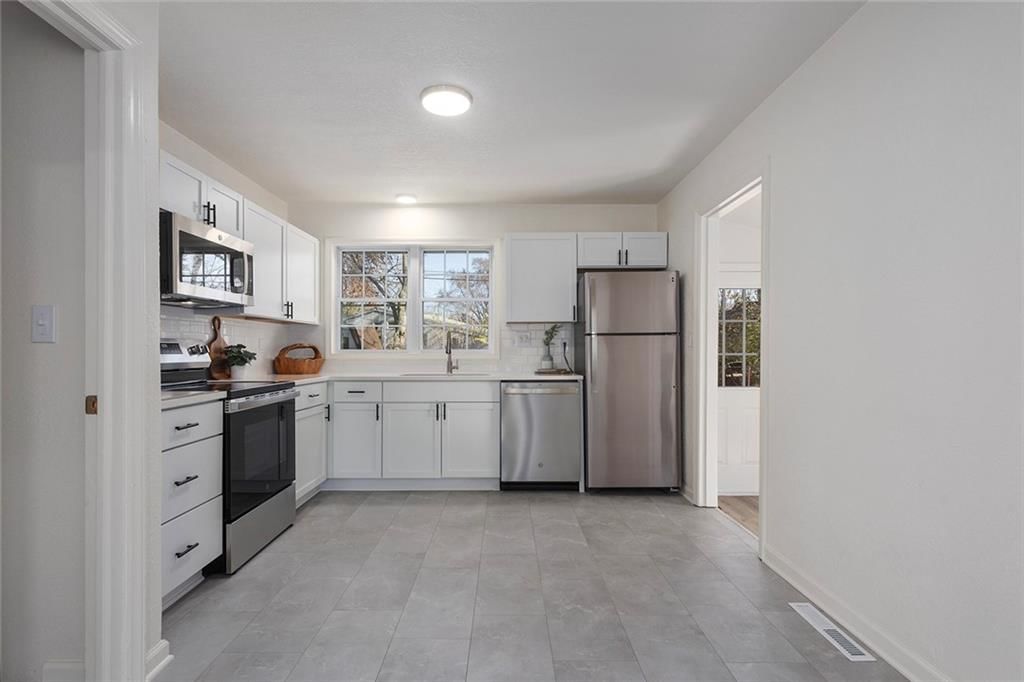 5428 NE 43rd Terrace — photo 8