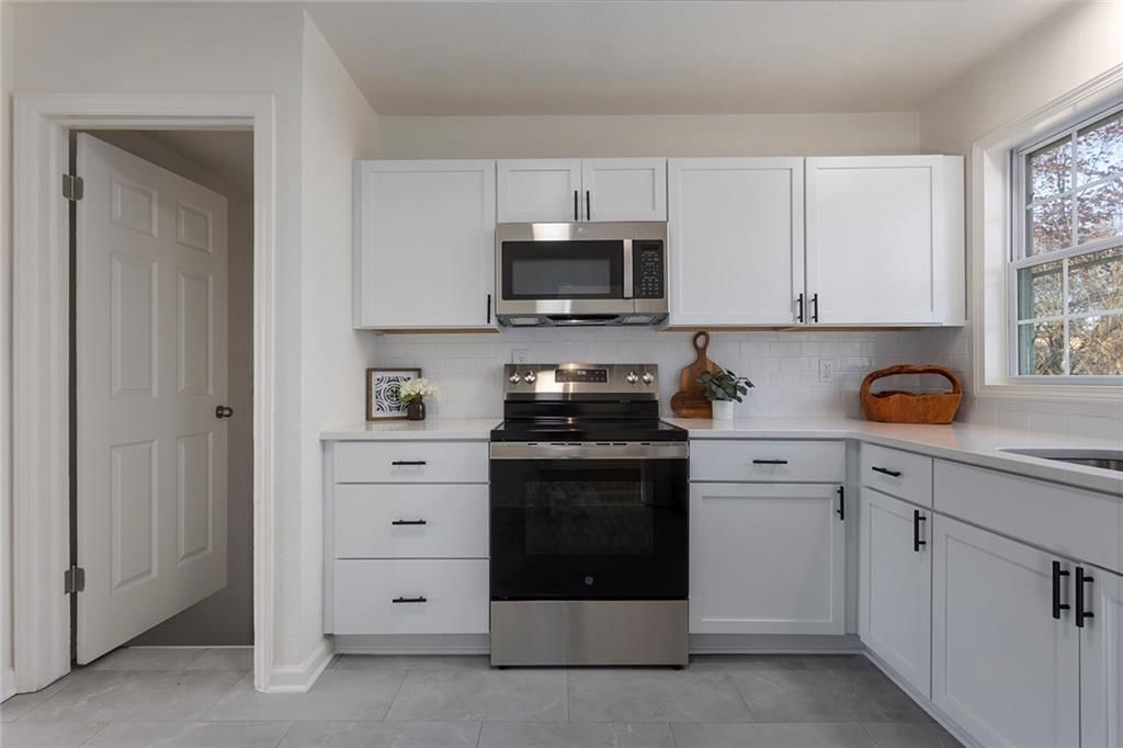 5428 NE 43rd Terrace — photo 9