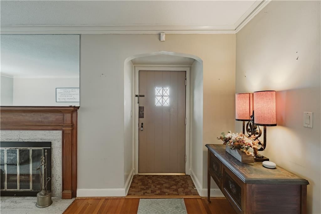2421 Everett Avenue — photo 2