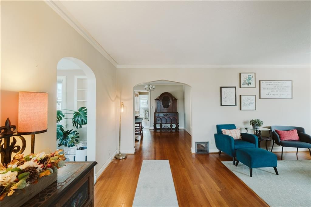 2421 Everett Avenue — photo 3