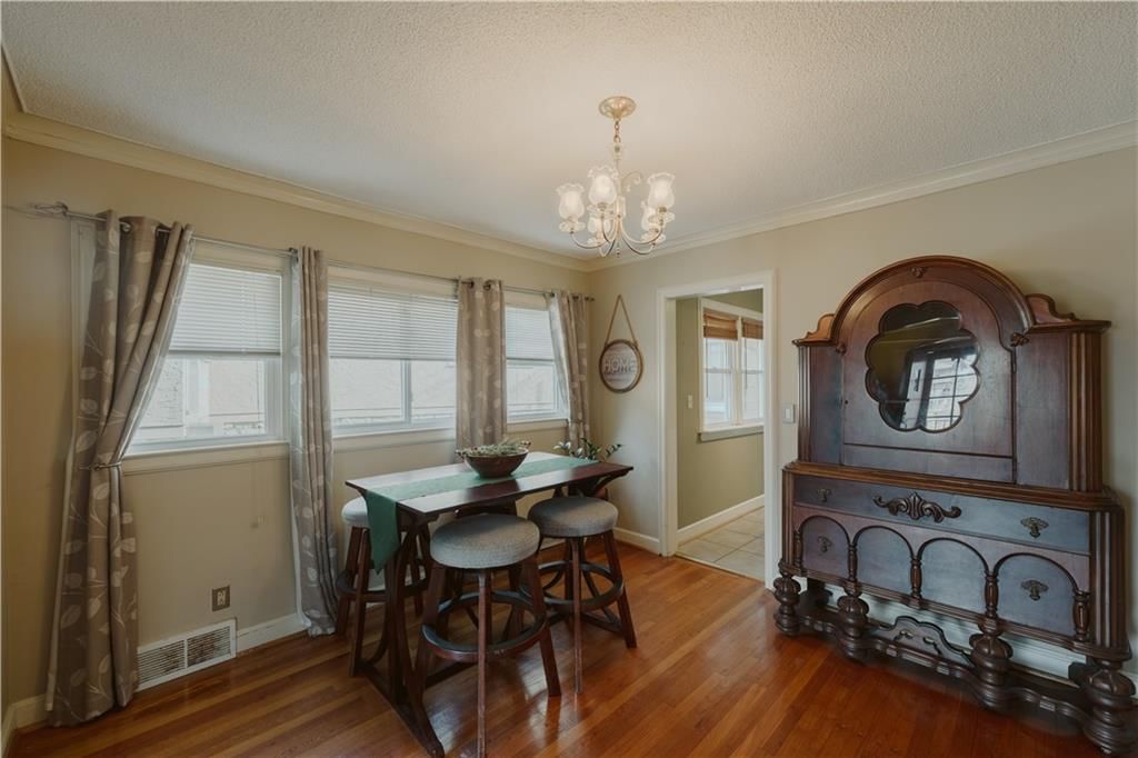 2421 Everett Avenue — photo 6
