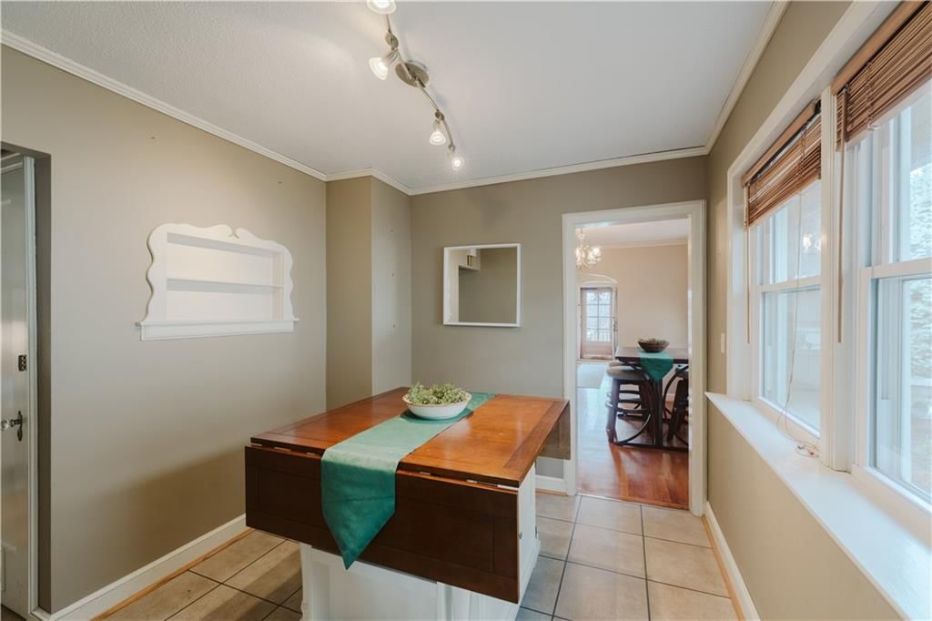 2421 Everett Avenue — photo 8