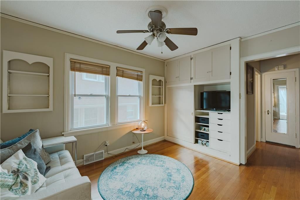 2421 Everett Avenue — photo 11