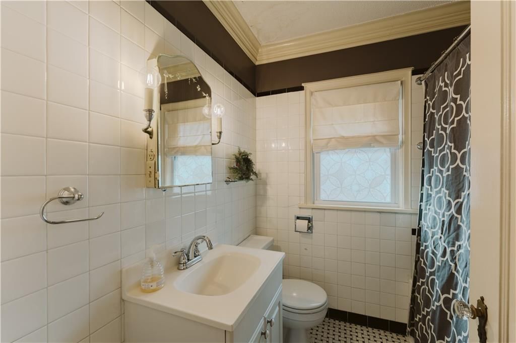 2421 Everett Avenue — photo 14