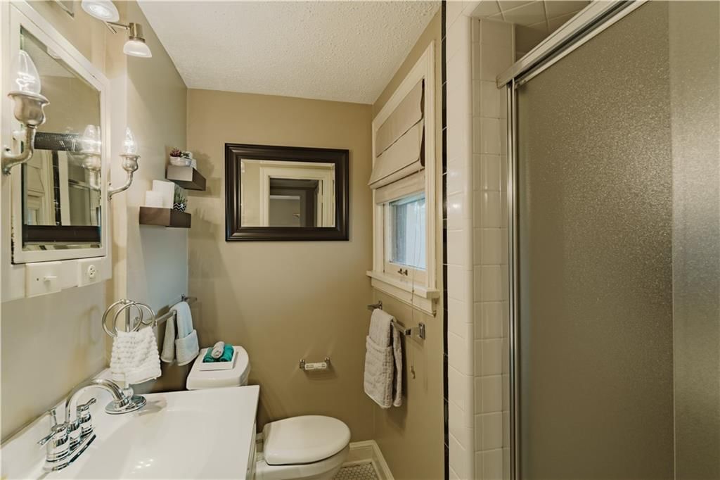 2421 Everett Avenue — photo 18