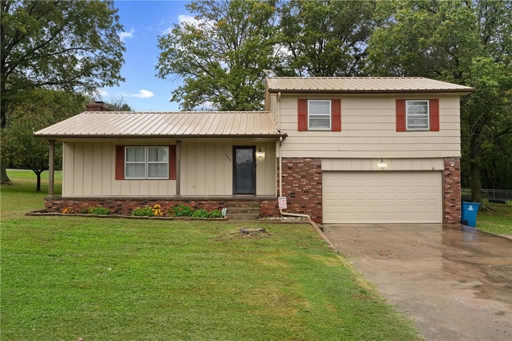 105 Fawnwood Drive, Coffeyville, KS