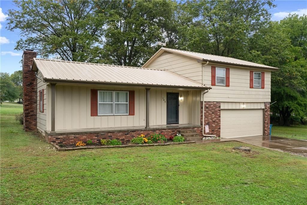 105 Fawnwood Drive — photo 2
