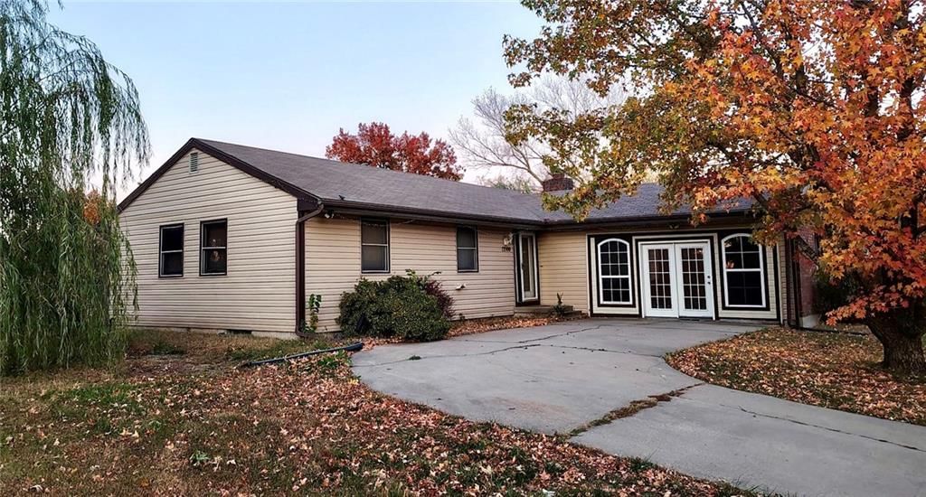 13500 Pioneer Road, Bonner Springs, KS