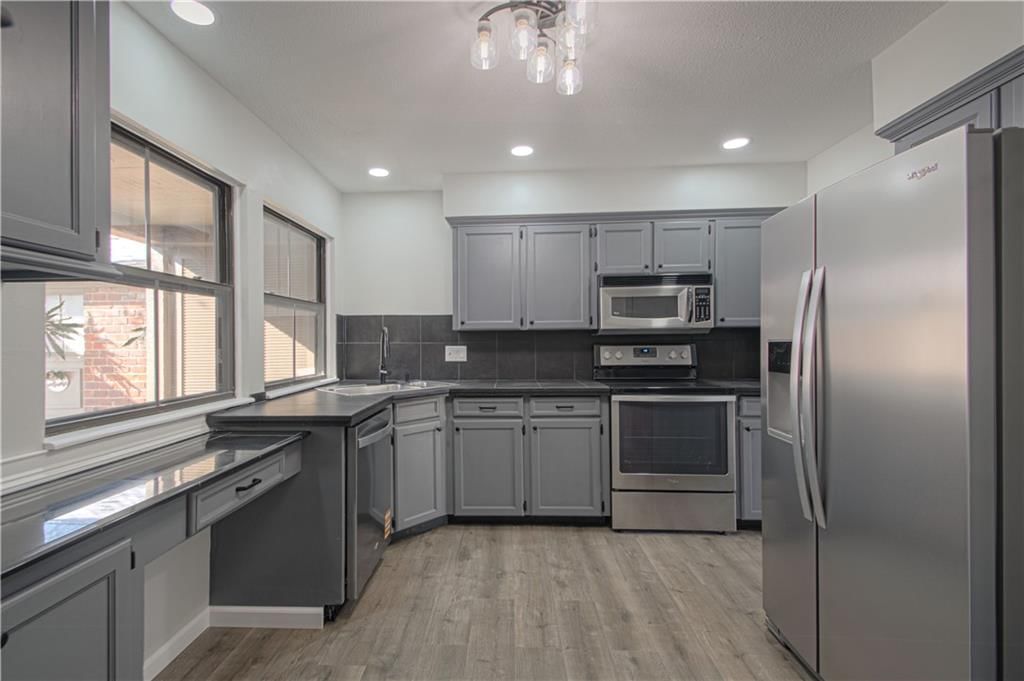 10209 Foster Street — photo 1