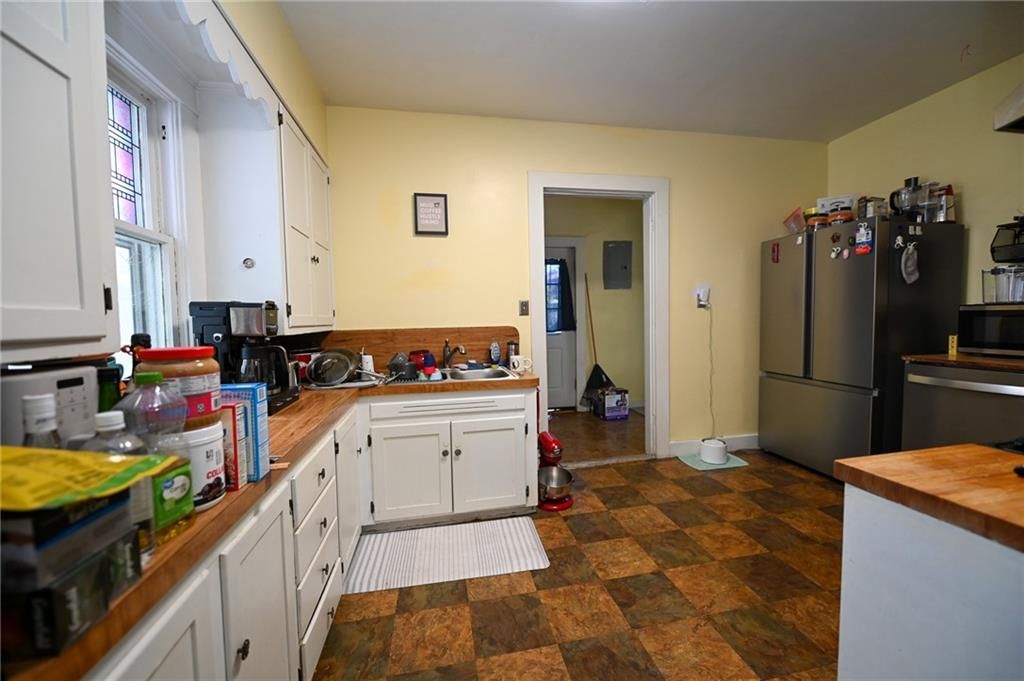 223 N Sergeant Avenue — photo 8