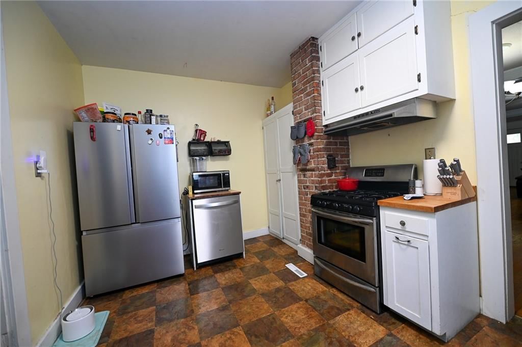 223 N Sergeant Avenue — photo 9
