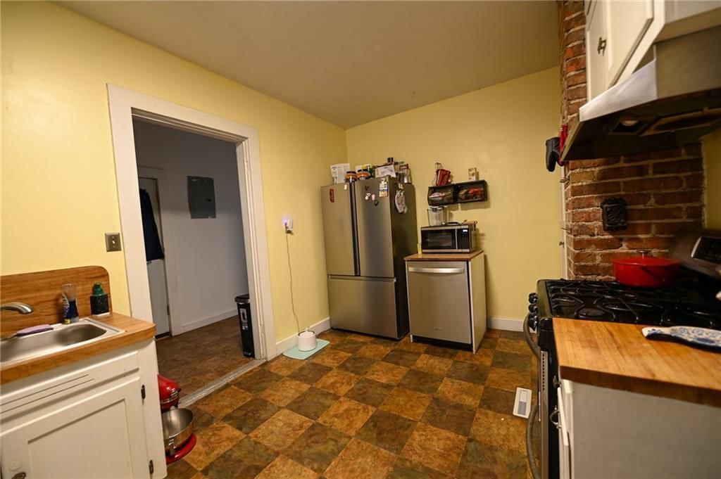 223 N Sergeant Avenue — photo 17