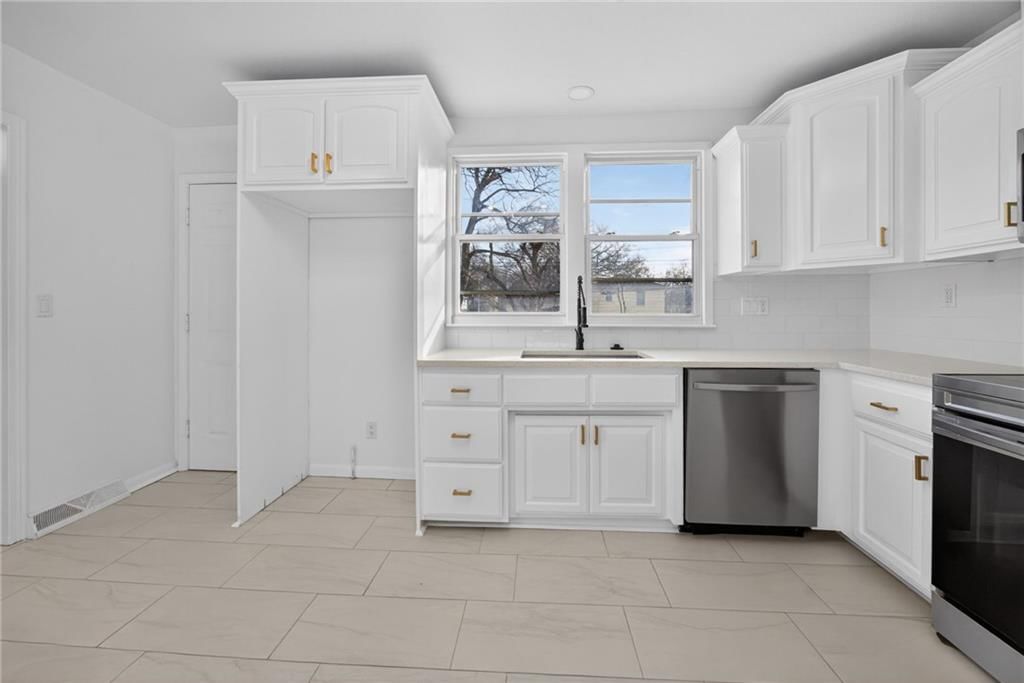 10223 Dearborn Drive — photo 16