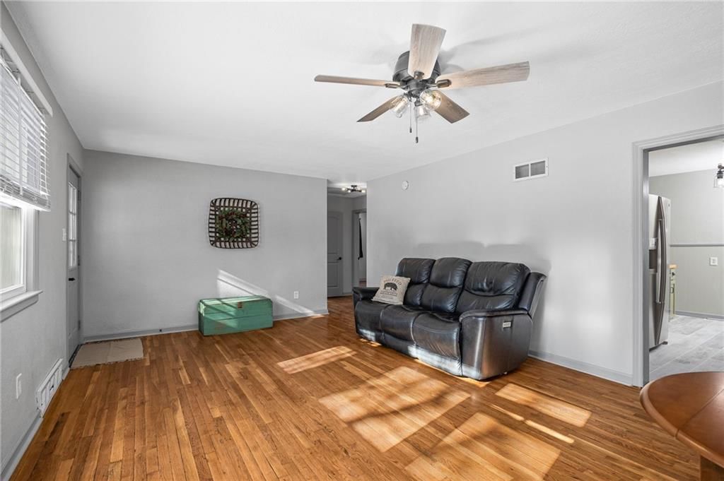 3333 Seneca Street — photo 5