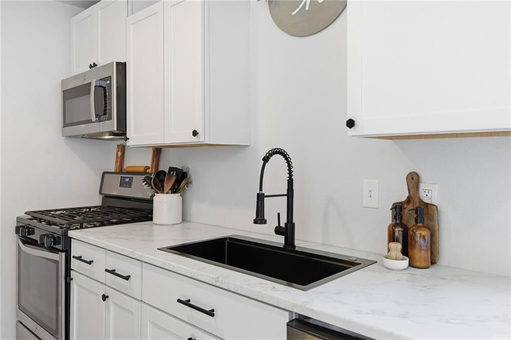 110 W 6th Street — photo 10