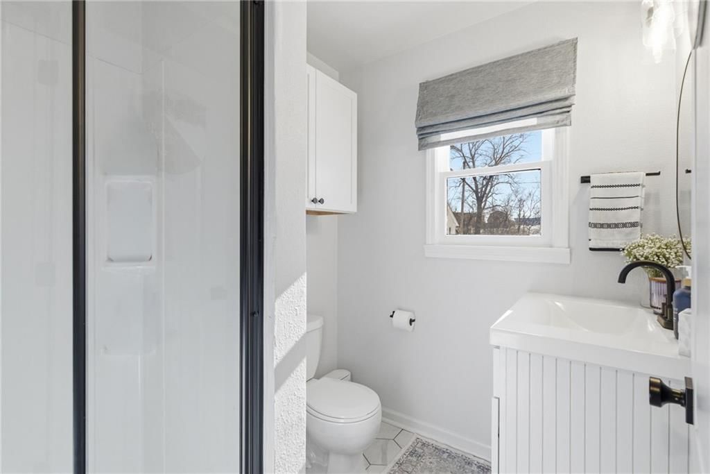 110 W 6th Street — photo 14