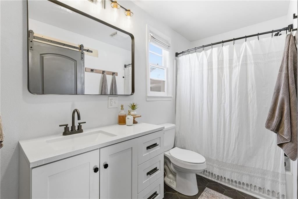 110 W 6th Street — photo 22