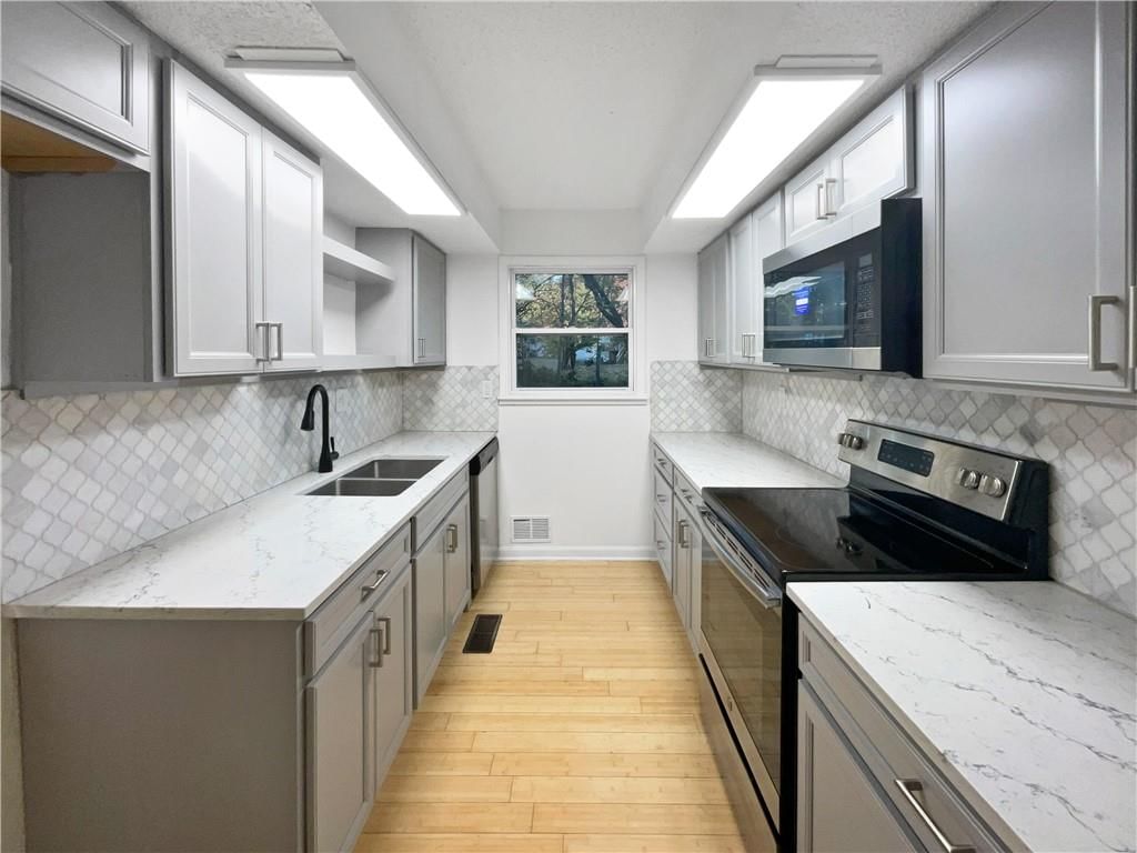 7518 NW 76th Place — photo 2