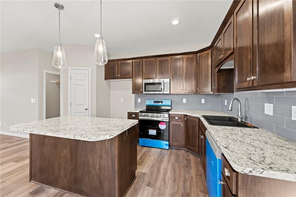 818 W 10th Street — photo 9