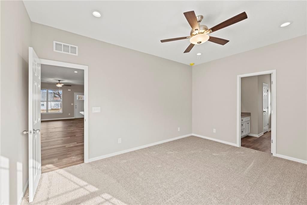 818 W 10th Street — photo 18