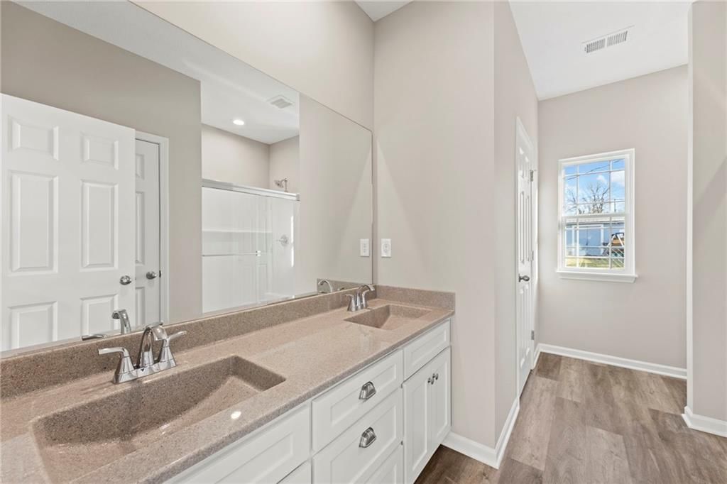 818 W 10th Street — photo 20