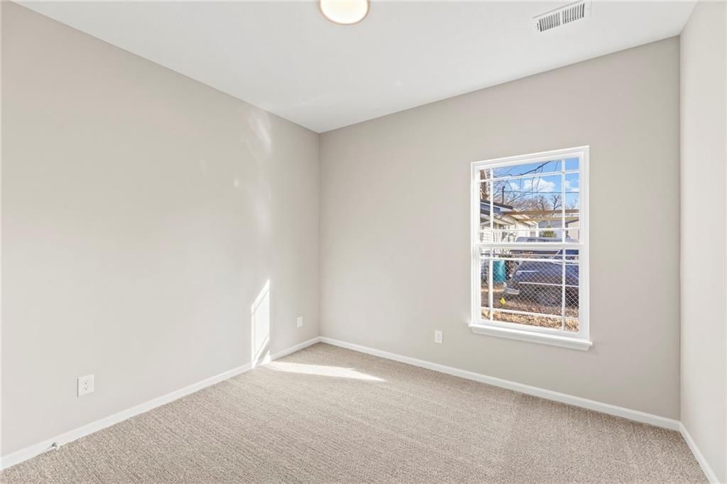 818 W 10th Street — photo 27