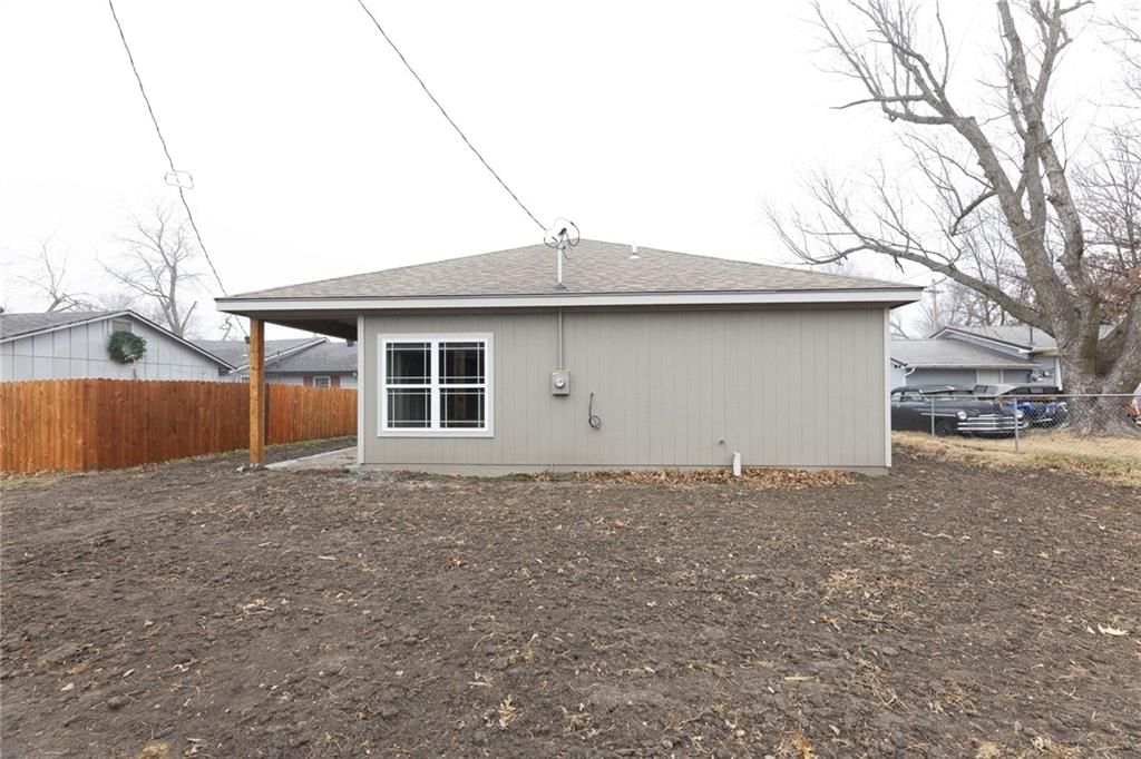 818 W 10th Street — photo 35