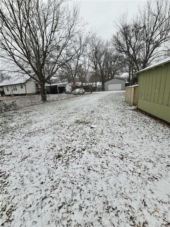 605 E Grandriver Street — photo 17