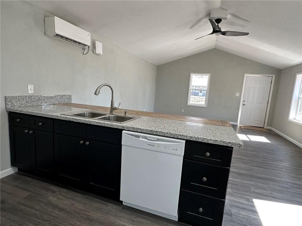 1822 S Hawthorne Avenue — photo 4