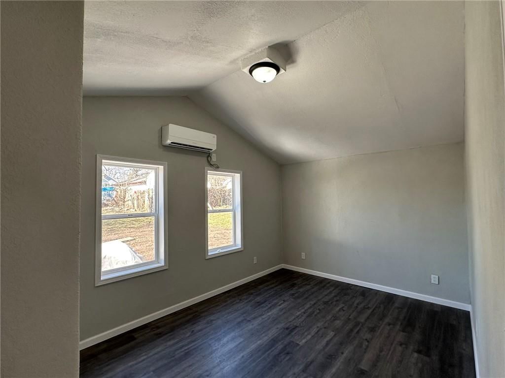 1822 S Hawthorne Avenue — photo 12