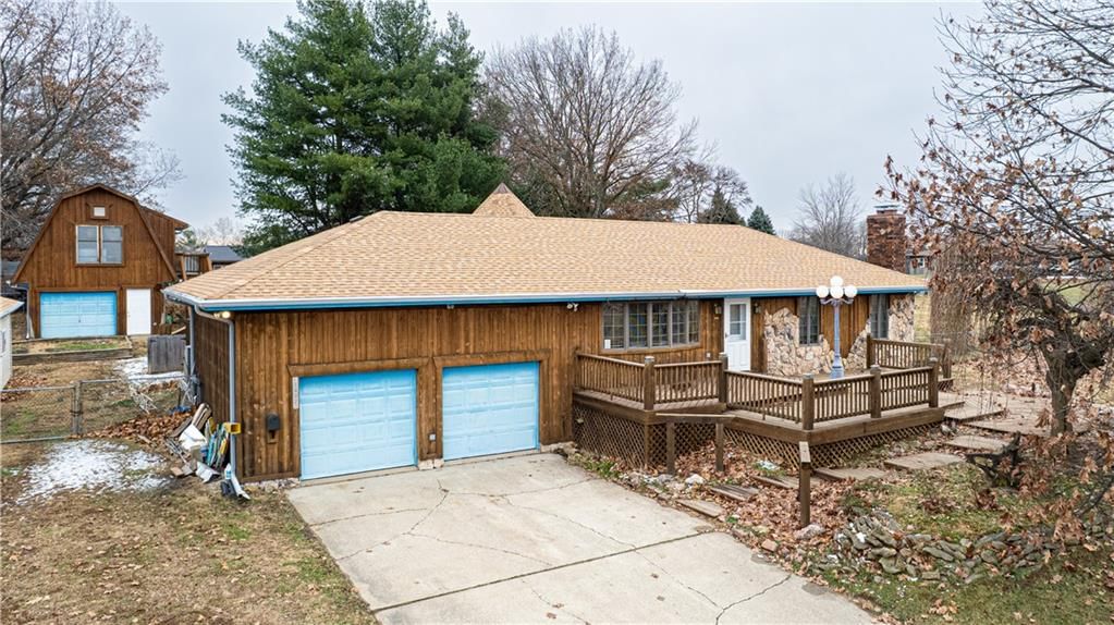 1402 SE Moore Road — photo 1