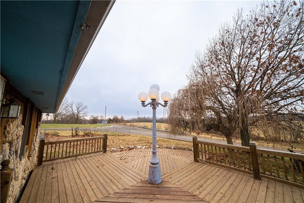 1402 SE Moore Road — photo 3