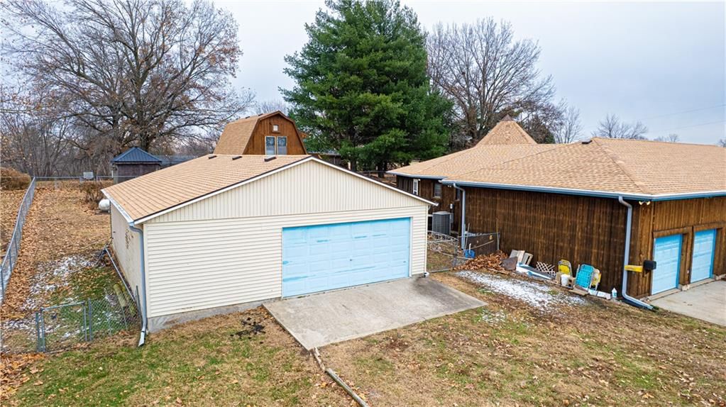 1402 SE Moore Road — photo 37