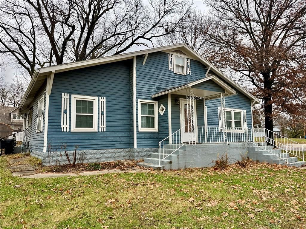 300 S 4th Street, Burlington, KS