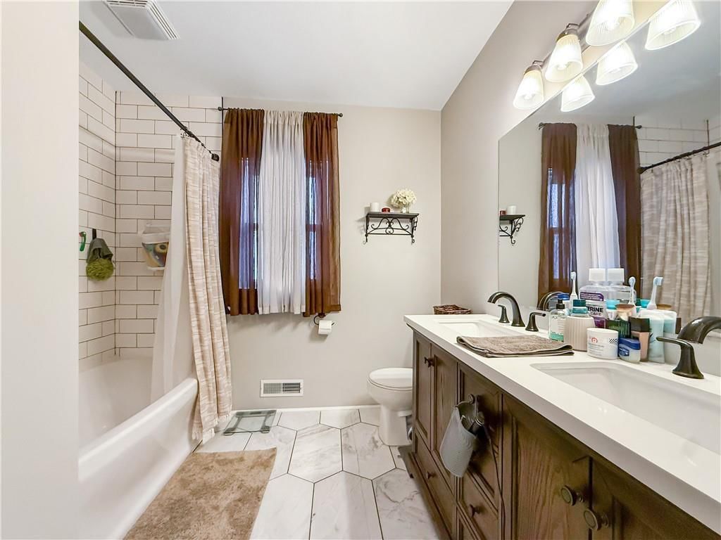 1110 Elm Street — photo 16