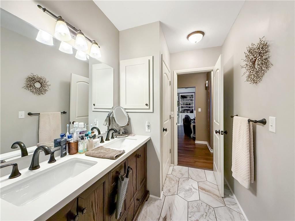1110 Elm Street — photo 17