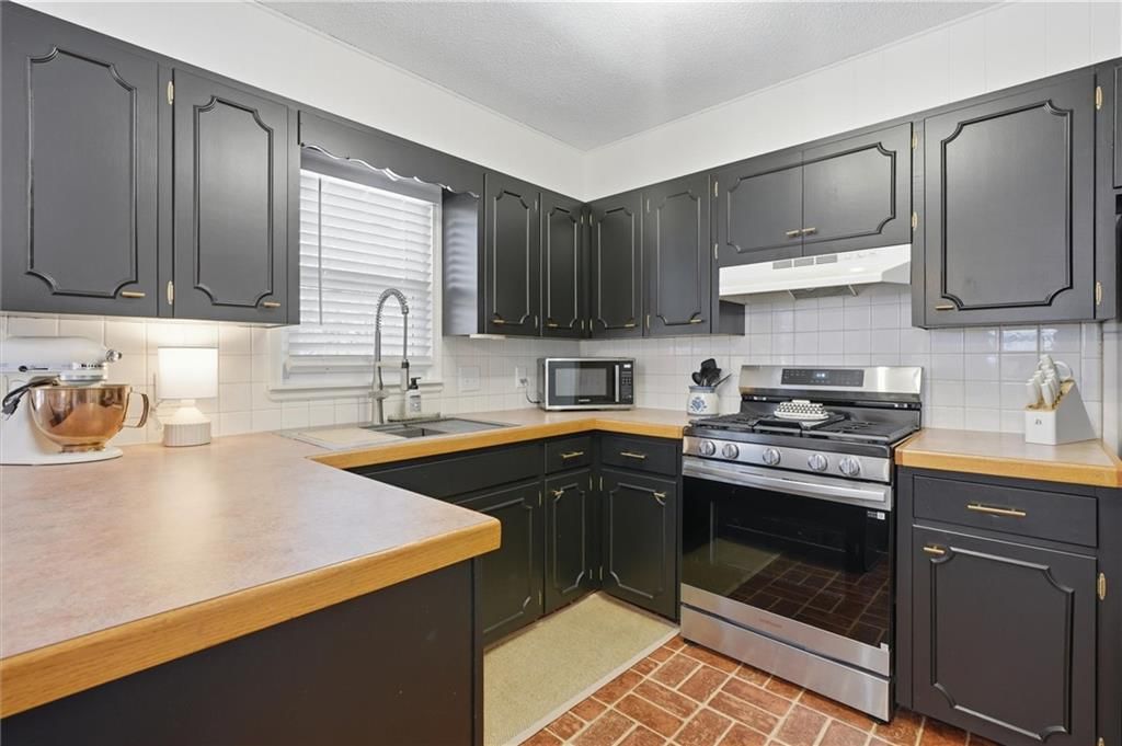 203 Sanderson Drive — photo 12