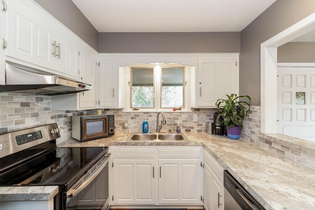 472 W 104 Street — photo 26
