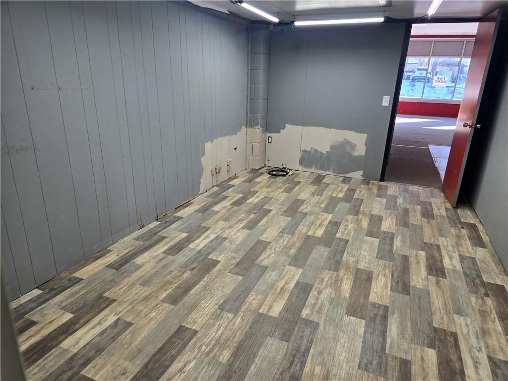 302 N Silver Street — photo 17