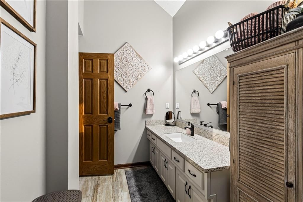 8032 N Everton Avenue — photo 15