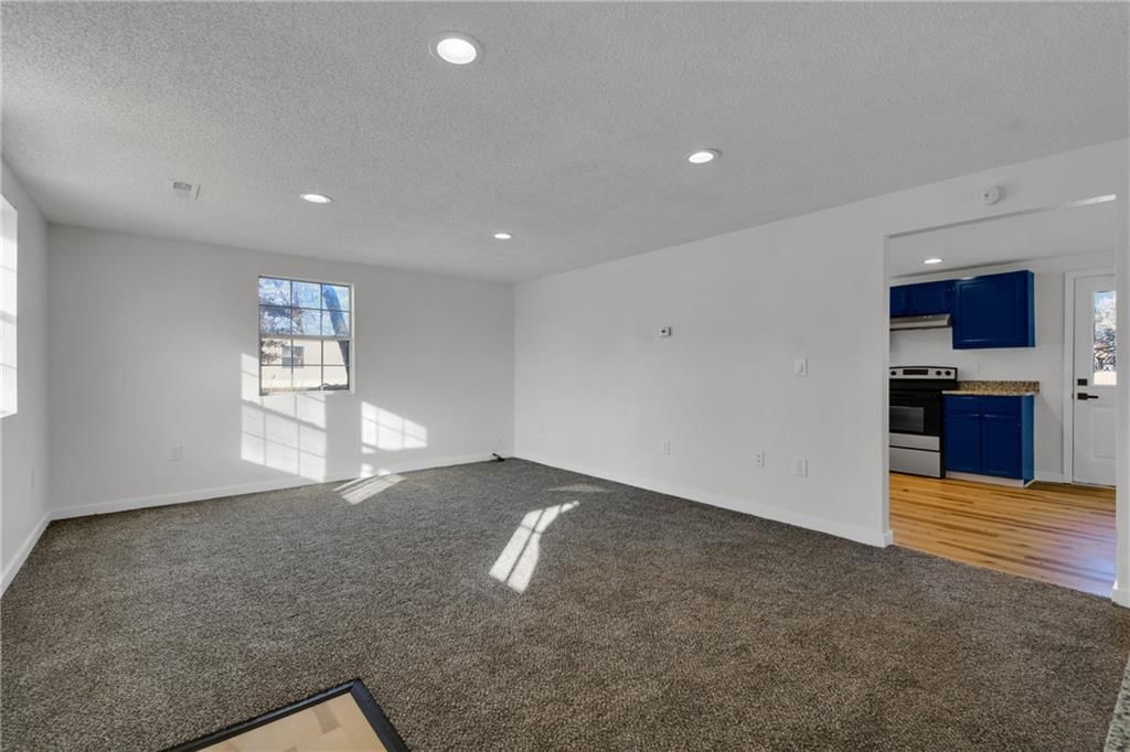 208 E Pine Street — photo 3